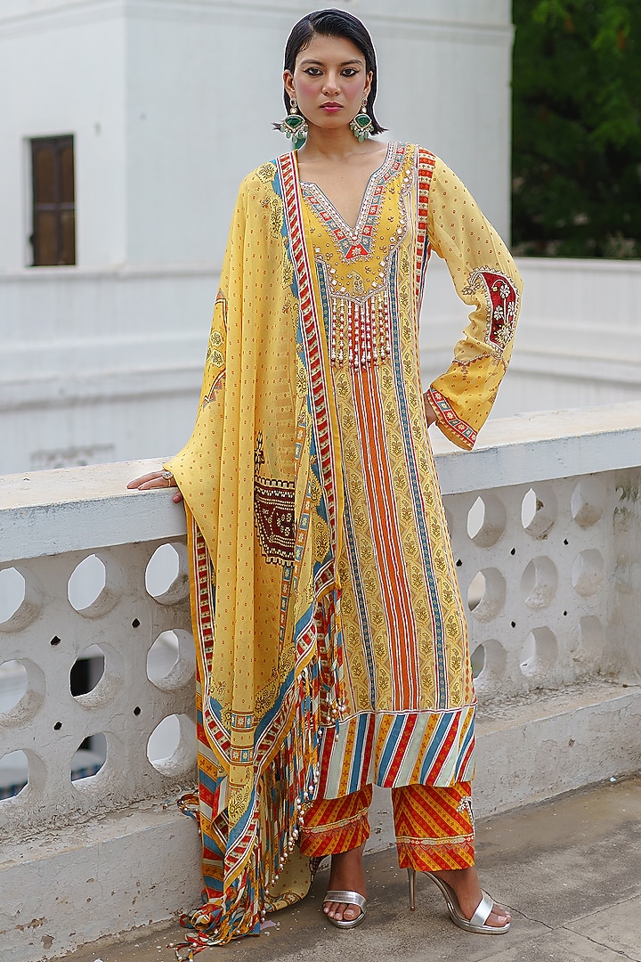 Yellow Georgette Bandhani Printed Straight Kurta Set by Aditi Gupta at Pernia's Pop Up Shop