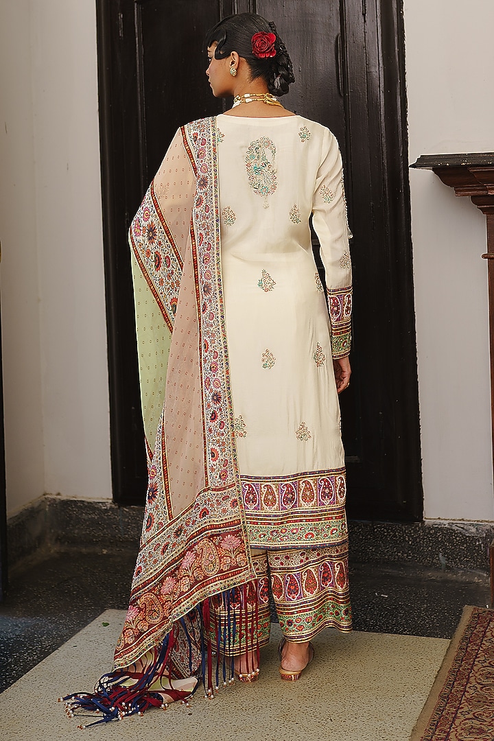 Ivory Dupion Silk Paisley Printed & Embroidered Kurta Set by Aditi Gupta at Pernia's Pop Up Shop