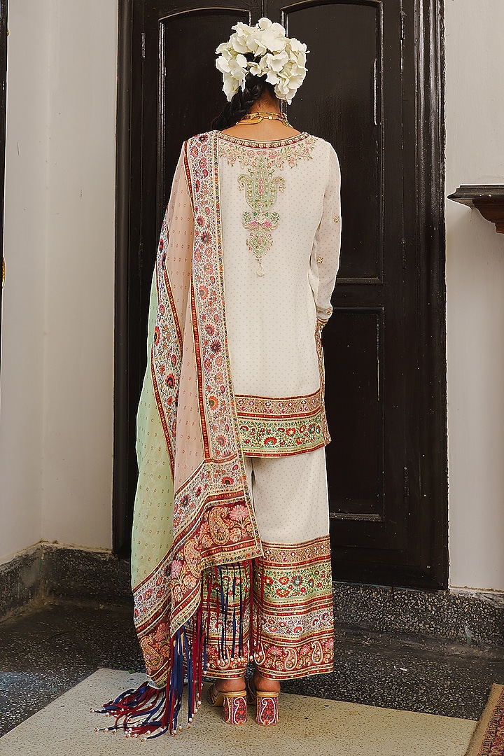 Ivory Georgette Paisley Printed Kurta Set by Aditi Gupta at Pernia's Pop Up Shop