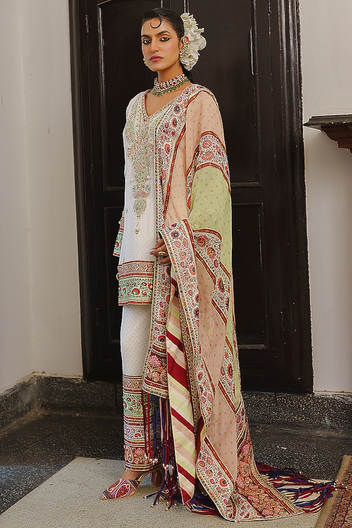 Ivory Georgette Paisley Printed Kurta Set by Aditi Gupta at Pernia's Pop Up Shop
