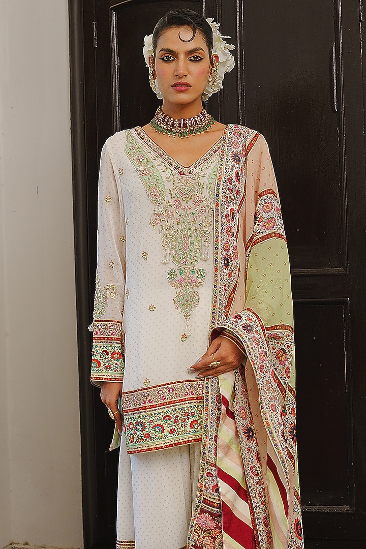 Ivory Georgette Paisley Printed Kurta Set by Aditi Gupta at Pernia's Pop Up Shop