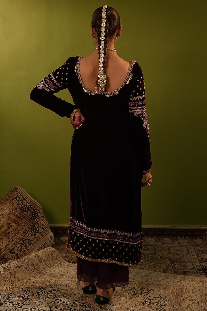 Purple Velvet Sequins & Zardosi Embellished Kurta Set by Aditi Gupta at Pernia's Pop Up Shop