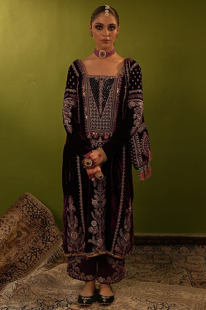 Purple Velvet Sequins & Zardosi Embellished Kurta Set by Aditi Gupta at Pernia's Pop Up Shop