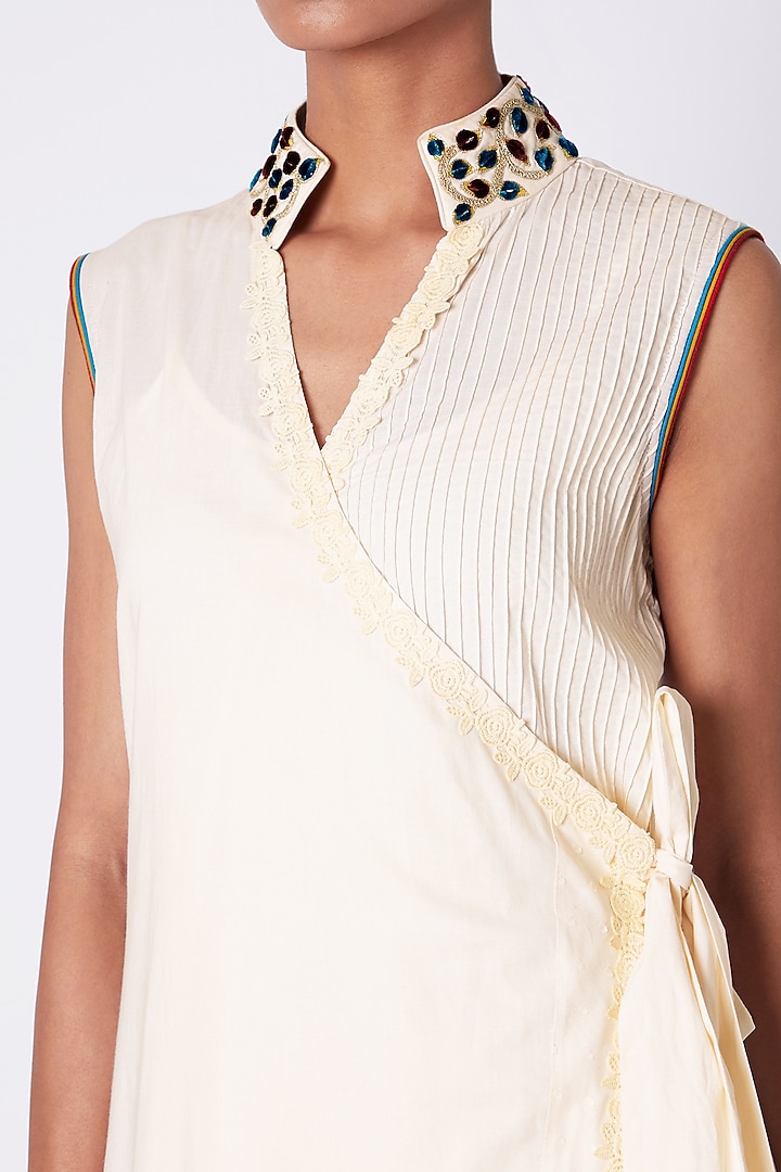 White Embroidered Wrap Around Dress by Adah at Pernia's Pop Up Shop 2026 White Embroidered Wrap Around Dress by Adah at Pernia's Pop Up Shop 2026