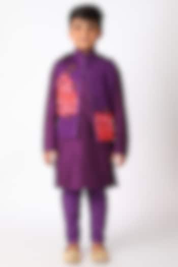 Purple Printed Kurta Set With Bundi Jacket For Boys by Adah Kidswear