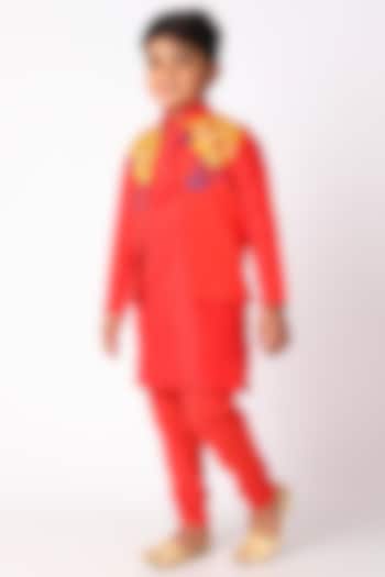 Scarlet Red Printed Kurta Set With Bundi Jacket For Boys by Adah Kidswear