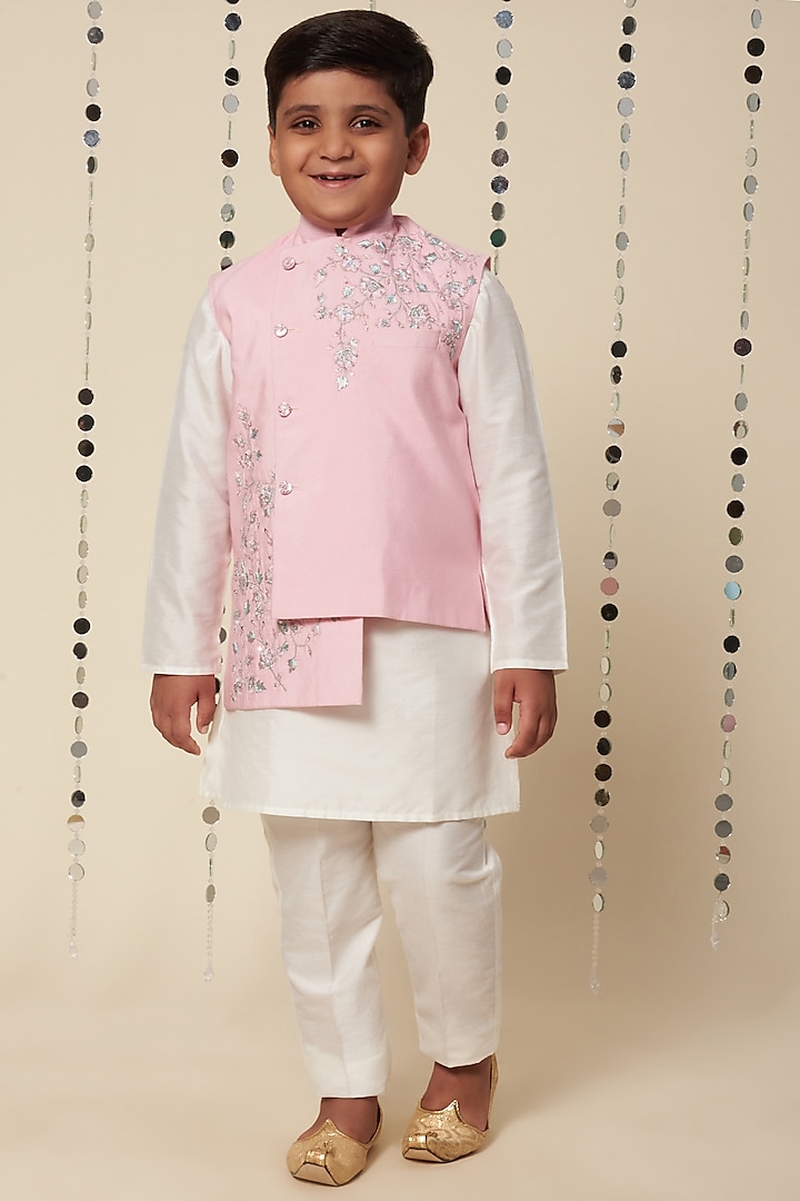 Light Pink Embroidered Bundi Jacket With Kurta Set For Boys by Adah Kidswear