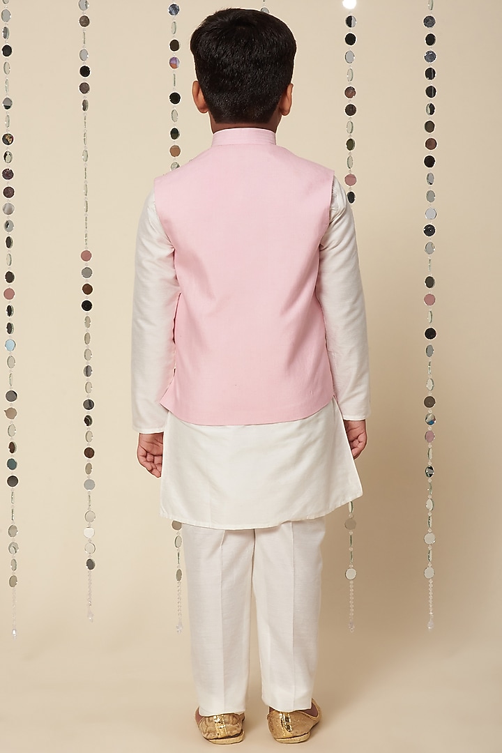 Light Pink Embroidered Bundi Jacket With Kurta Set For Boys by Adah Kidswear at Pernia's Pop Up Shop