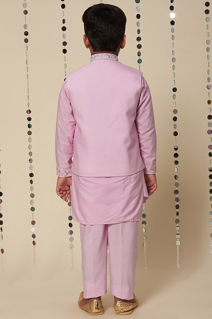 Lilac Embroidered Bundi Jacket With Kurta Set For Boys by Adah Kidswear at Pernia's Pop Up Shop