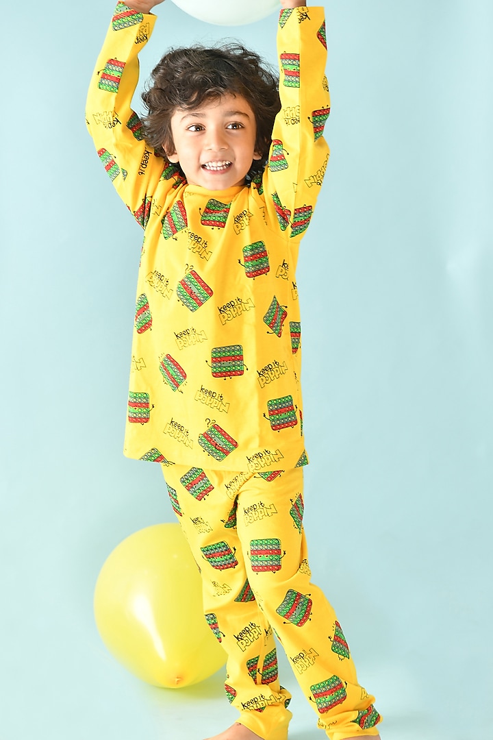 Yellow Printed Night Suit Set For Boys by Anthrilo