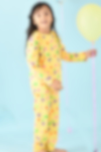 Yellow Printed Night Suit Set For Girls by Anthrilo