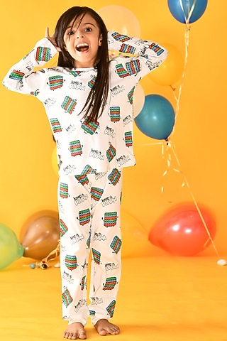 White Printed Night Suit Set For Girls by Anthrilo