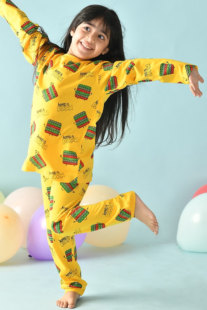 Yellow Printed Night Suit Set For Girls by Anthrilo