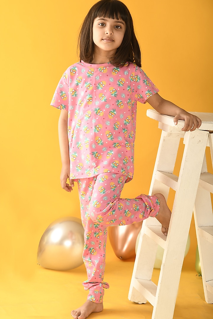 Pink Printed Night Suit Set For Girls by Anthrilo