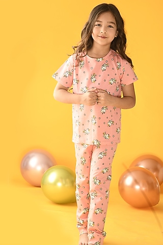 Pink Printed Night Suit Set For Girls by Anthrilo