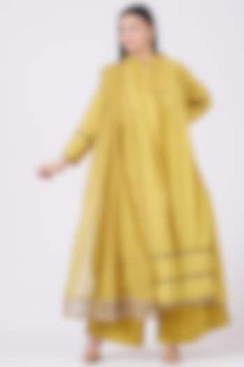 Yellow Hand Embroidered Kurta Set by Aditya Sikand at Pernia's Pop Up Shop