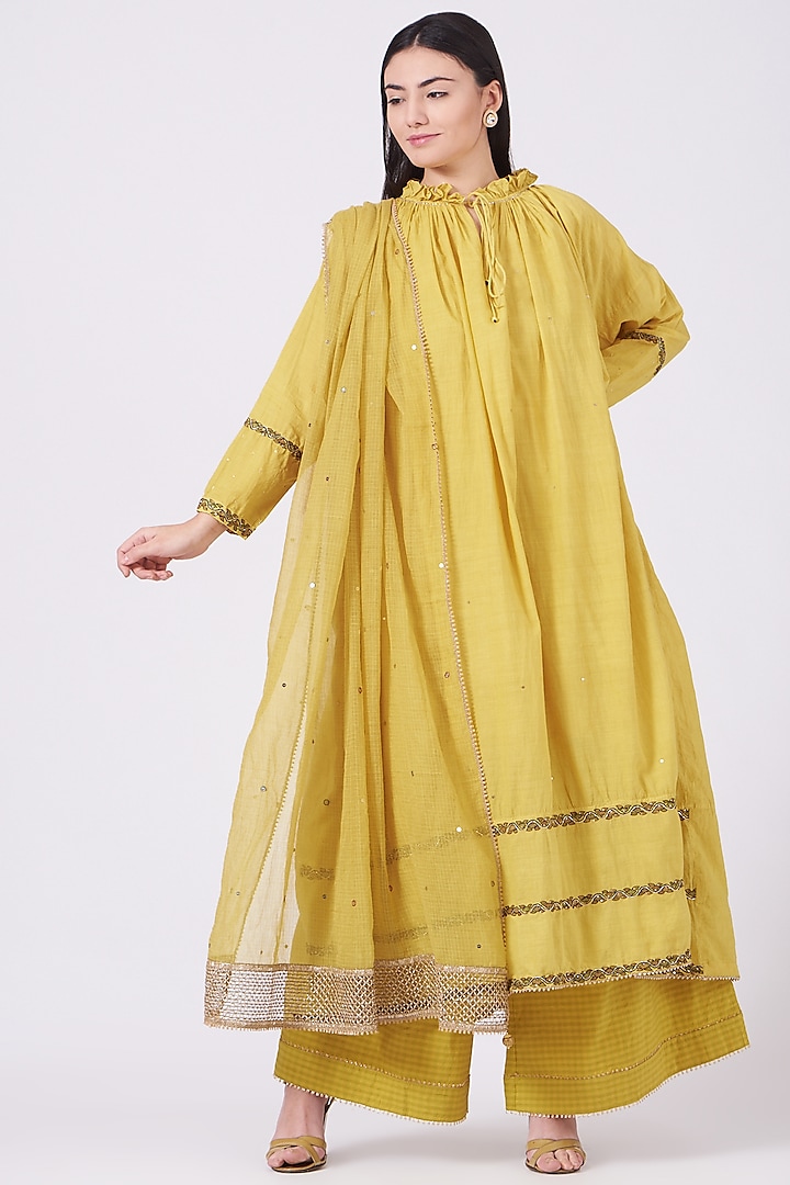 Yellow Hand Embroidered Kurta Set by Aditya Sikand at Pernia's Pop Up Shop