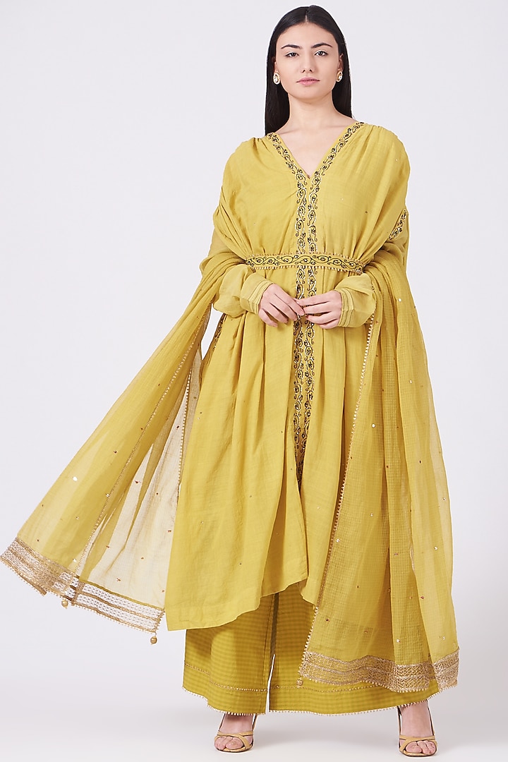 Yellow Aari Hand Embroidered Kurta Set by Aditya Sikand at Pernia's Pop Up Shop