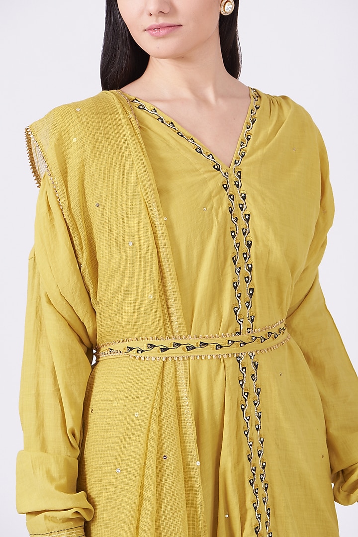 Yellow Thread Hand Embroidered Kurta Set by Aditya Sikand at Pernia's Pop Up Shop