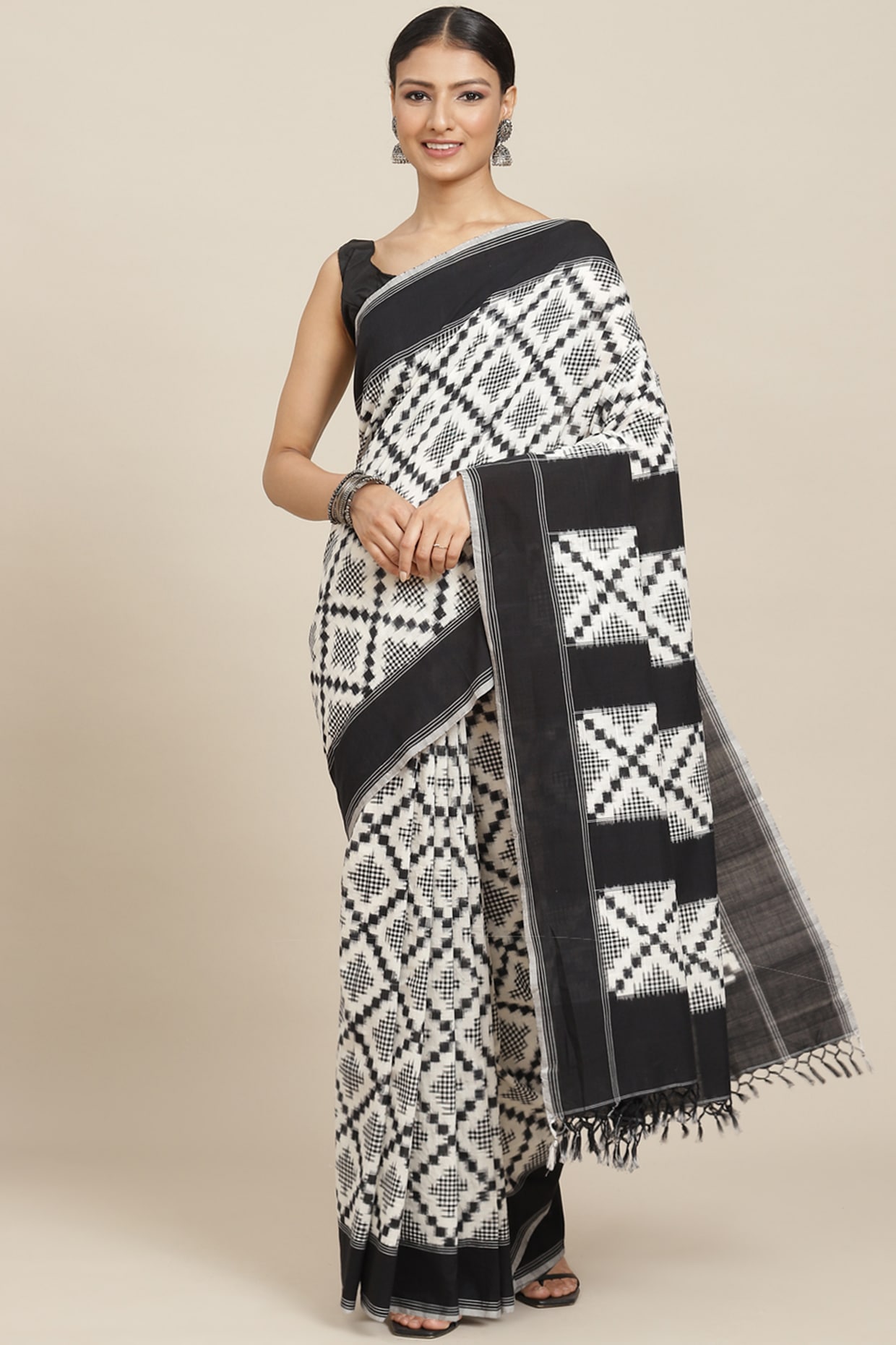 Khadi Cotton Grey and White Saree, Length: 6.3 m at Rs 750/piece in Nadia |  ID: 19871832191