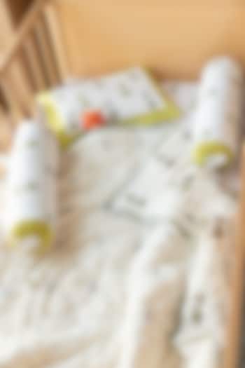 White Muslin Pure Cotton World Of Giraffe Hand Block Printed Baby Quilt by Adya Kids