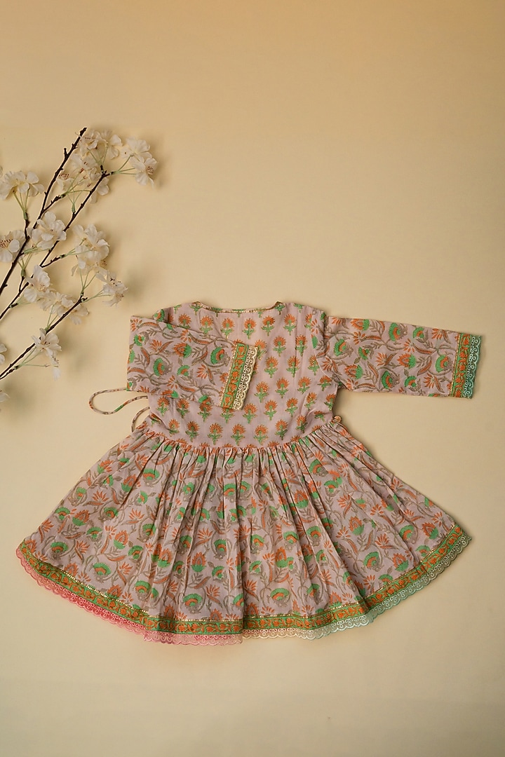 Baby Pink Cotton Floral Hand Block Printed Kurta Set For Girls by Adya Kids at Pernia's Pop Up Shop