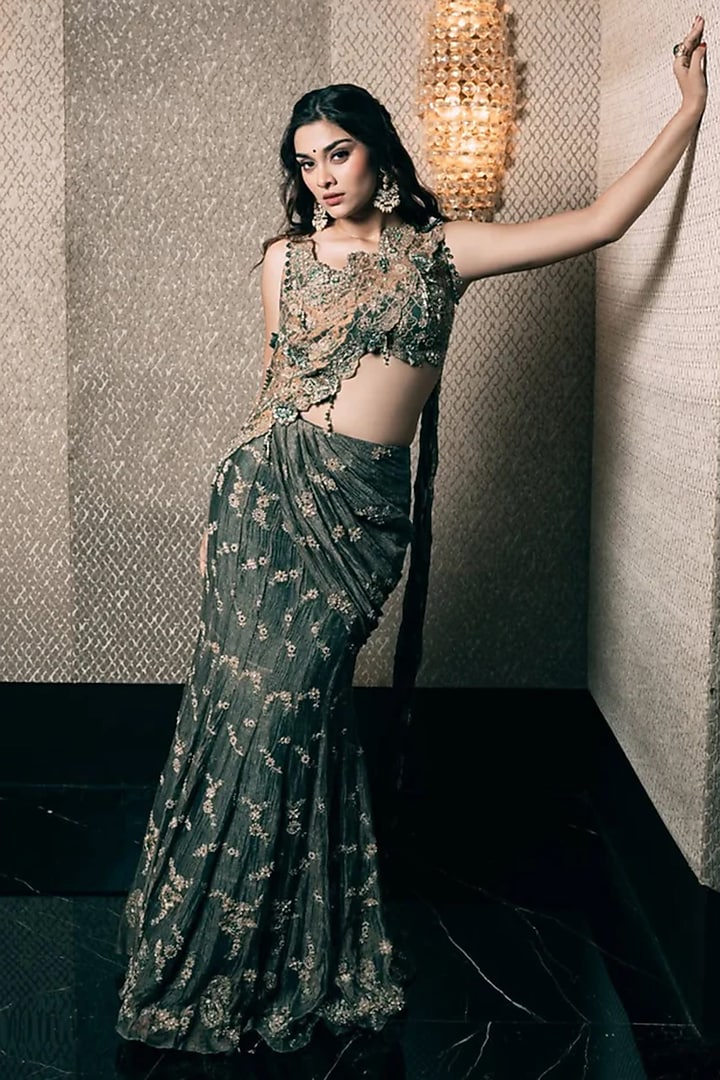 Emerald Green Crushed Tissue Embroidered Draped Reception Saree Set by Aditi Gupta at Pernia's Pop Up Shop