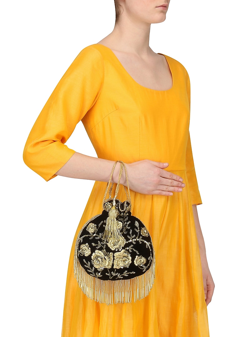 Black zardozi and beads flapper potli bag available only at Pernia's Pop Up Shop.