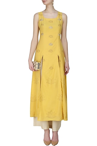 Mustard lotus kurta and beige pants set by Anshul Apoorva-The DramaQueens