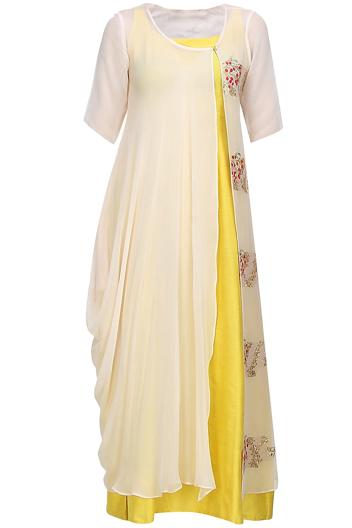Light peach embroidered kurta with mustard inner layer by Anshul Apoorva-The DramaQueens