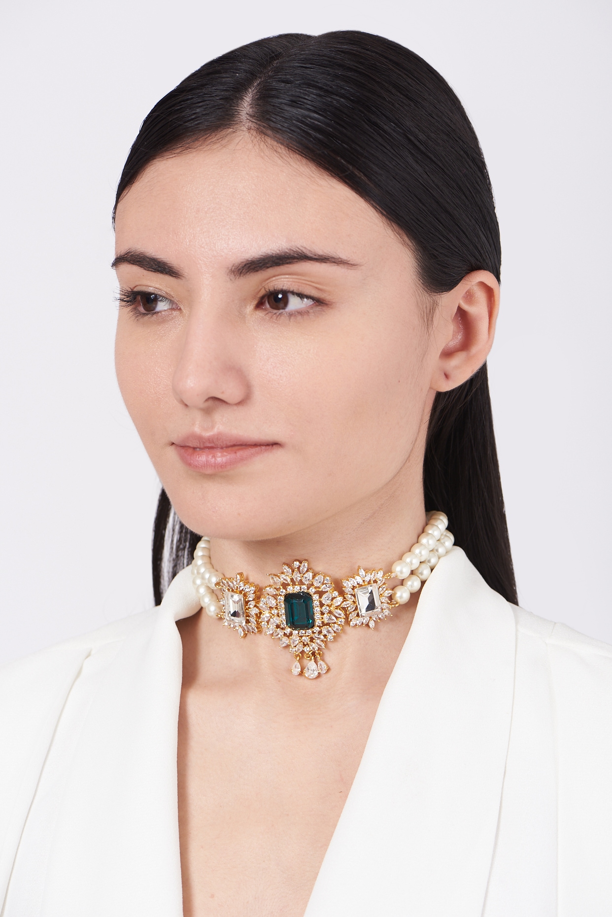 Pearl and store stone choker necklace