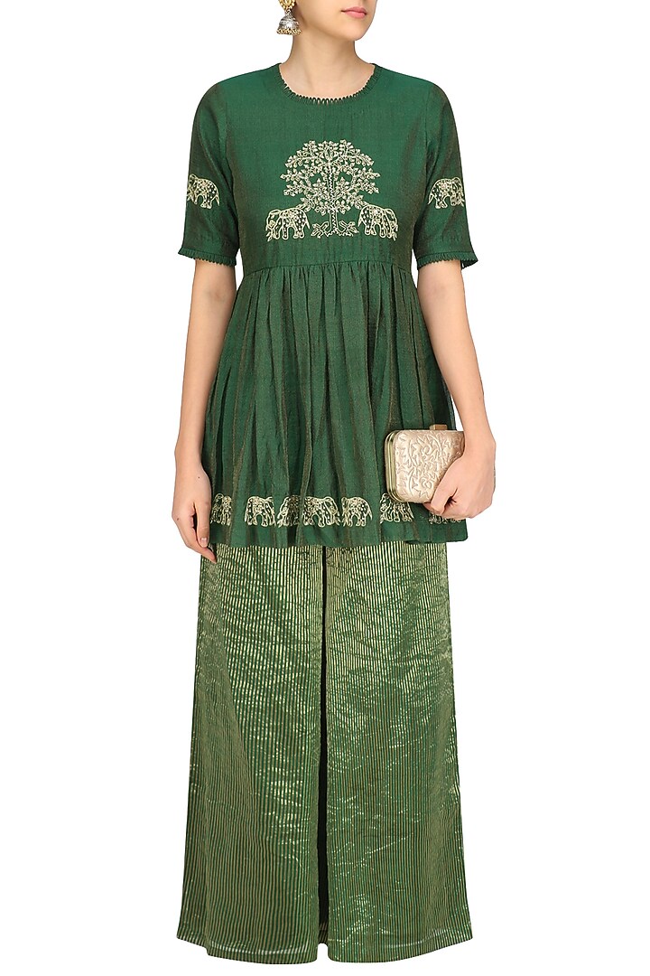 Emerald green embroidered short kurta set available only at Pernia's Pop Up Shop.