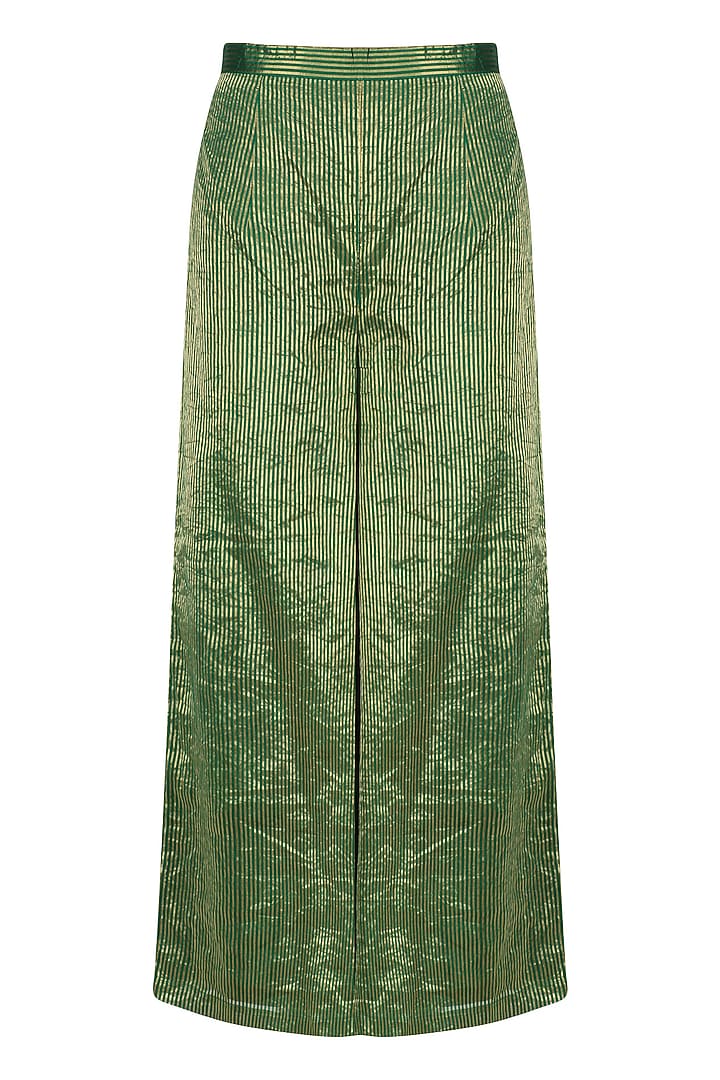 Emerald green embroidered short kurta set available only at Pernia's Pop Up Shop.
