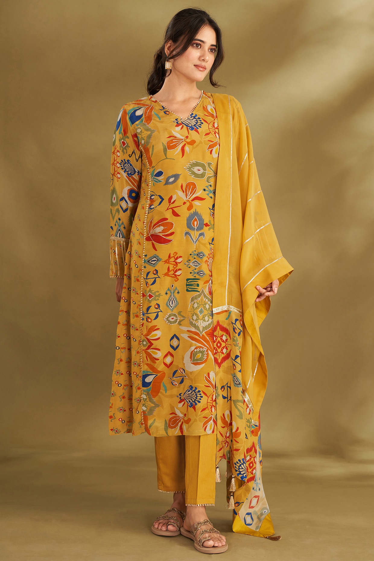 punjabi suits ꪜ‍ ▫️ on Instagram: “Follow my page @only.suit ✔️  @suit_patiala_shahi… | Punjabi suits designer boutique, Embroidery suits  design, Combination dresses