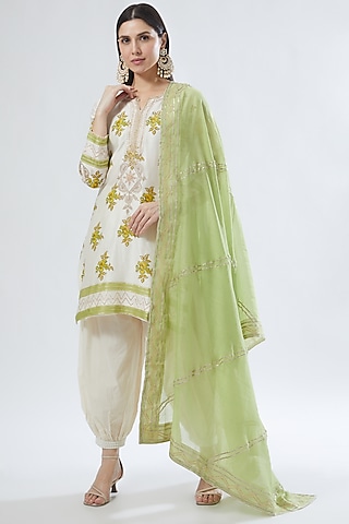 White Embroidered Kurta Set by Anuradha grewal