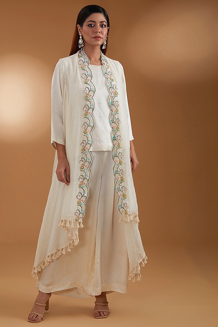 Off-White Chanderi Embroidered Cape Set by Anuradha Grewal