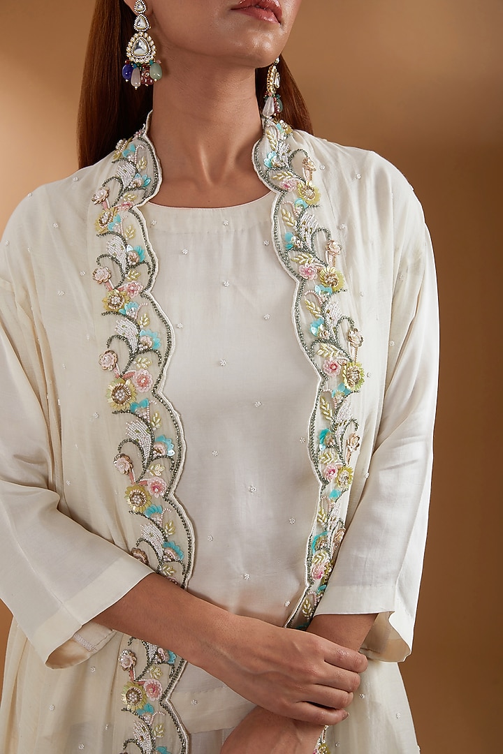 Off-White Chanderi Embroidered Cape Set by Anuradha Grewal at Pernia's Pop Up Shop