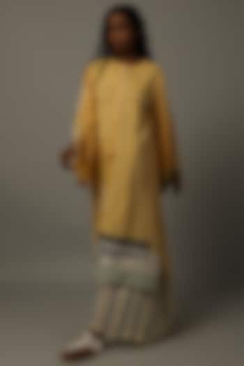 Yellow Handwoven Jamdani Tunic by AMITA GUPTA SUSTAINABLE