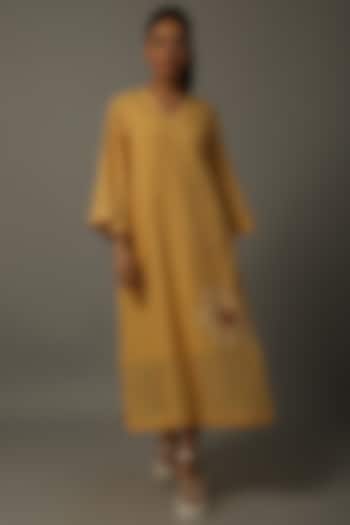 Yellow Handwoven Jamdani Tunic With 3/4th Sleeves by AMITA GUPTA SUSTAINABLE
