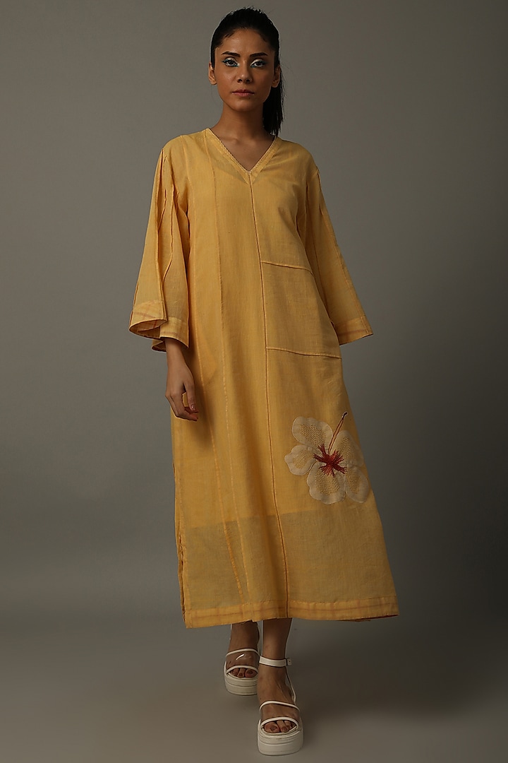 Yellow Handwoven Jamdani Tunic With 3/4th Sleeves by AMITA GUPTA SUSTAINABLE