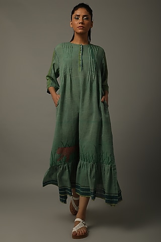 Green Tiger Motif Embroidered Tunic by AMITA GUPTA SUSTAINABLE