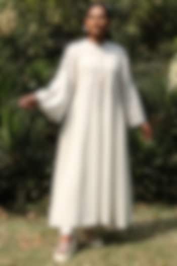 Ivory Embroidered Tunic Set by Amita Gupta Sustainable at Pernia's Pop Up Shop