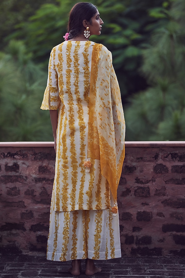 Ivory & Yellow Embroidered Kurta Set by Amita Gupta Sustainable at Pernia's Pop Up Shop