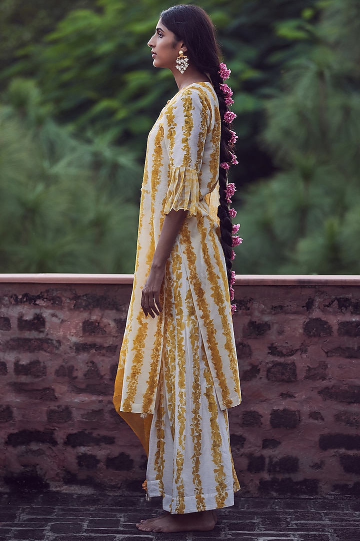 Ivory & Yellow Embroidered Kurta Set by Amita Gupta Sustainable at Pernia's Pop Up Shop