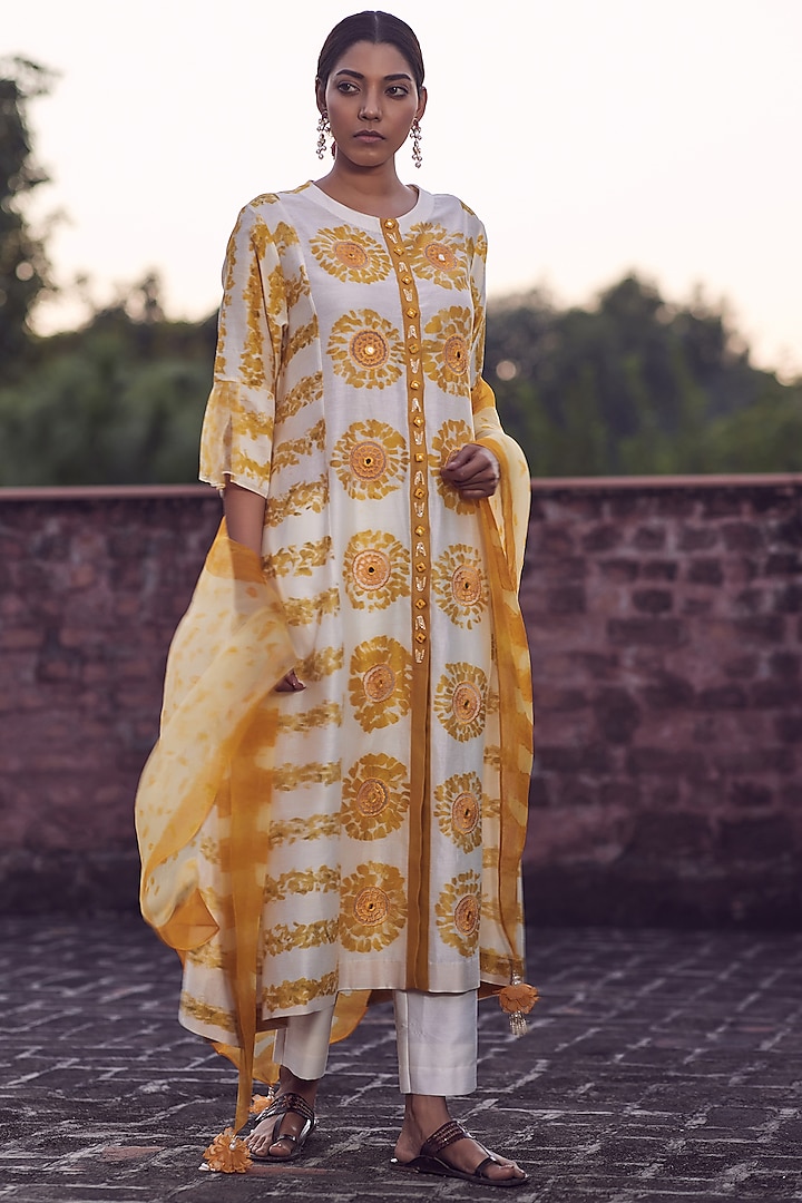 Yellow & Ivory Printed Kurta Set by Amita Gupta Sustainable