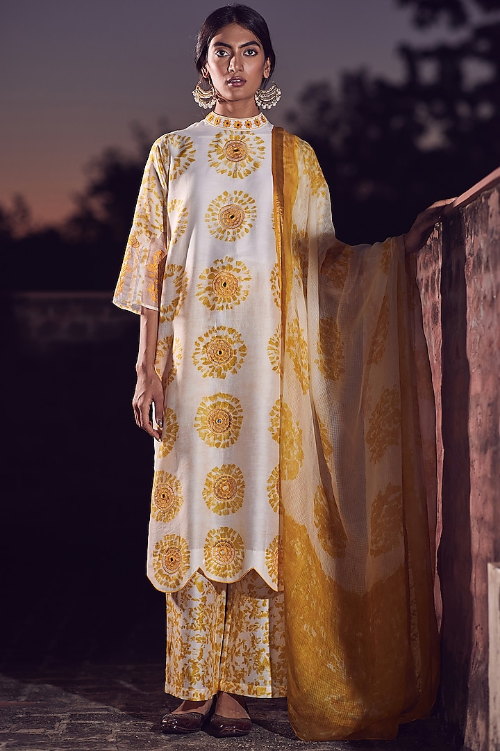 Ivory & Yellow Silk Chanderi Kurta Set by Amita Gupta Sustainable at Pernia's Pop Up Shop