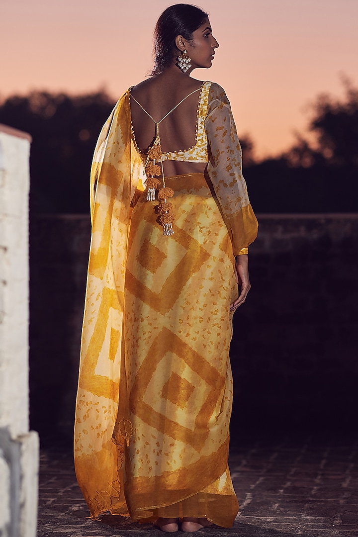 Ivory & Yellow Floral Printed Party Wear Saree Set by Amita Gupta Sustainable at Pernia's Pop Up Shop