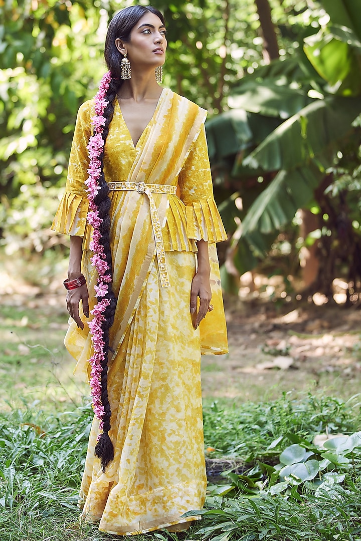 Ivory & Yellow Saree Set With Print by Amita Gupta Sustainable
