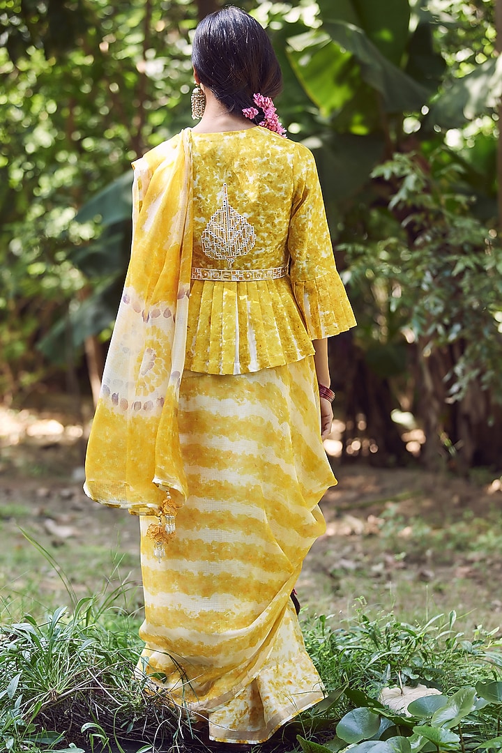 Ivory & Yellow Party Wear Saree Set With Print by Amita Gupta Sustainable at Pernia's Pop Up Shop