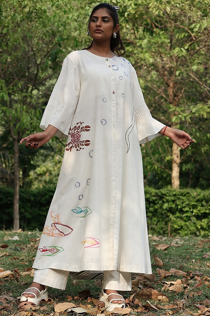 Ivory Thread Embroidered Tunic Set by Amita Gupta Sustainable